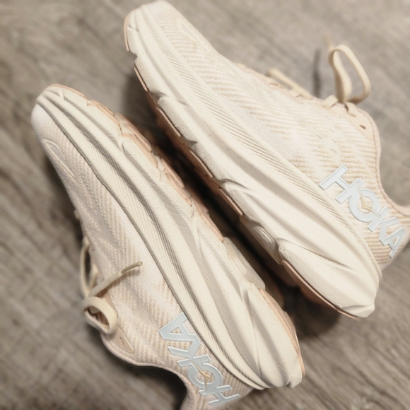 HOKA Clifton 9 Women's Shoe - Picture 8 of 11